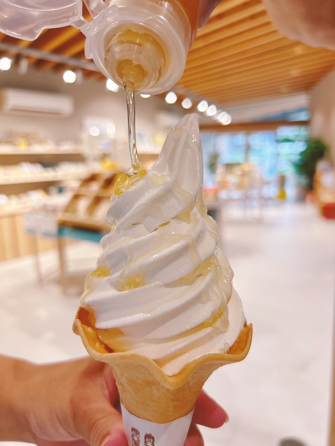 【はちみつかけ放題ソフトクリーム始めました】